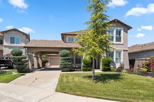 2321 Barn Swallow Ct, Elk Grove CA  95757-8140 exterior
