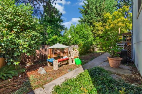 217 Fairmont Dr, Grass Valley CA  95945-9708 exterior