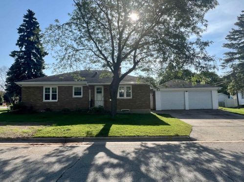 2008 Deckner Ave, Green Bay, WI 54302-3532