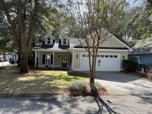 13 Carolina Village Cir, Beaufort, SC 29906-6791