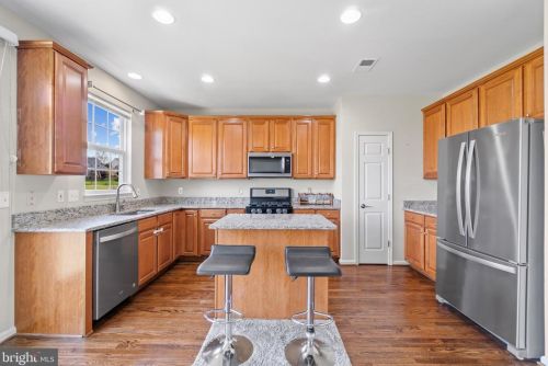 317 Baish Dr, Leesburg VA 20175-6149 exterior