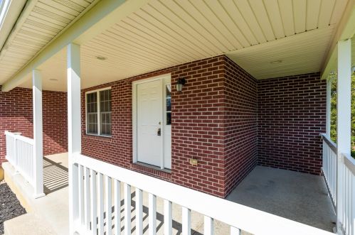 626 Honor Ln, Miami, OH 45056-8509