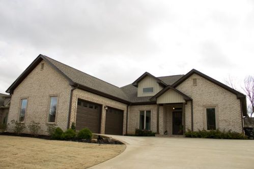 308 Sherborne Ct, Florence, AL 35633-4132
