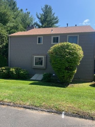 21 Happy Hollow Cir, Stratford, CT 06614-8422