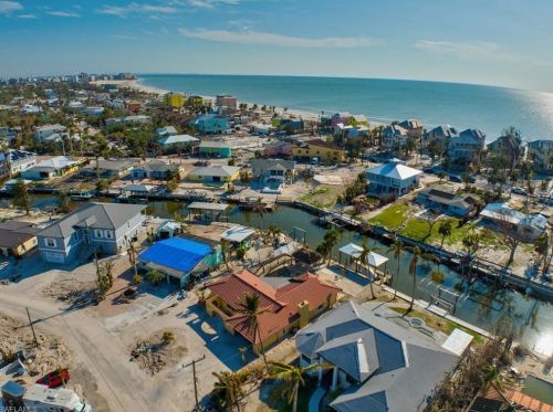 5200 Williams Dr, Fort Myers Beach, FL 33931-4024
