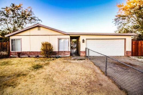 16522 Lariat Rd, Victorville, CA 92395-4536