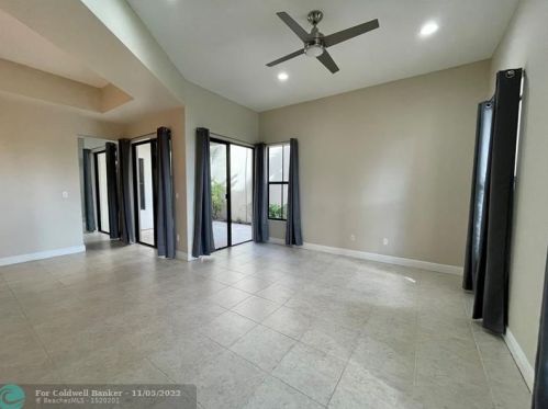 8359 38th St, Hollywood FL  33024-3130 exterior