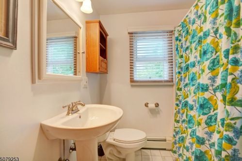 30 Gates Ave, Warren NJ 07059-5732 exterior