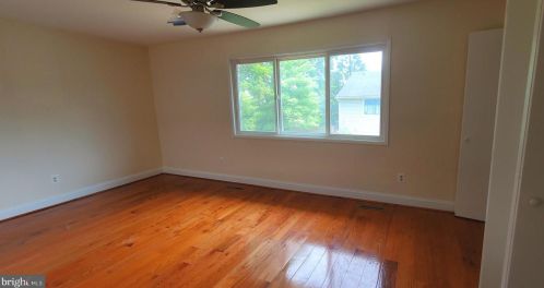 425 Reneau Way, Herndon VA  20170-4521 exterior