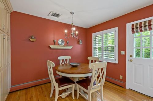 51 Meadow Rd, Briarcliff NY  10510-1134 exterior