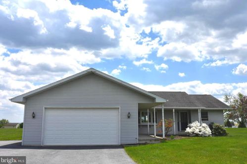6 Erin Way, Centre, PA 19541-9064