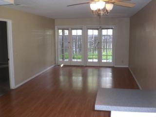 6802 Alondra Blvd, Paramount CA  90723-3755 exterior