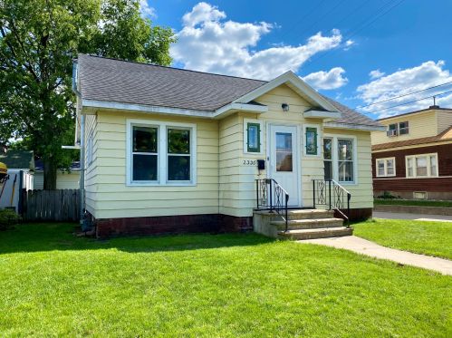 2336 Madison St, La Crosse, WI 54601-5153