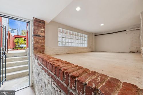 712 Kenyon St, Washington DC  20010-1522 exterior