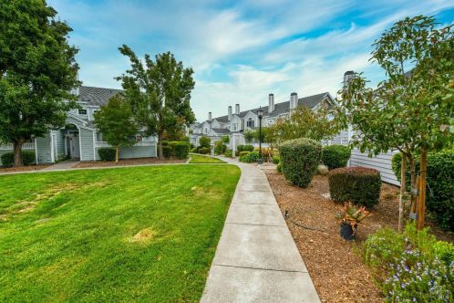 738 Jasmine Cir, Santa Rosa CA 95407-6780 exterior