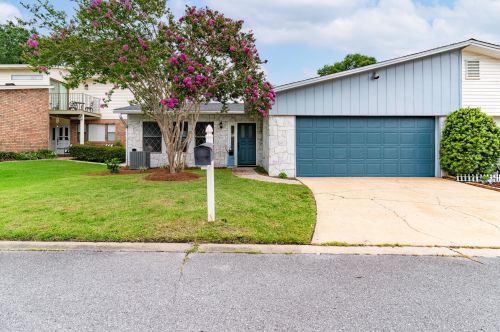935 Holbrook Cir, Fort Walton Beach FL  32547-6733 exterior