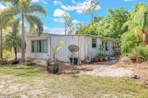 655 Sanctuary Rd, Naples, FL 34120-4838