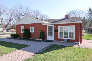 1 Hillside Ter, Madison, WI 53705-5022