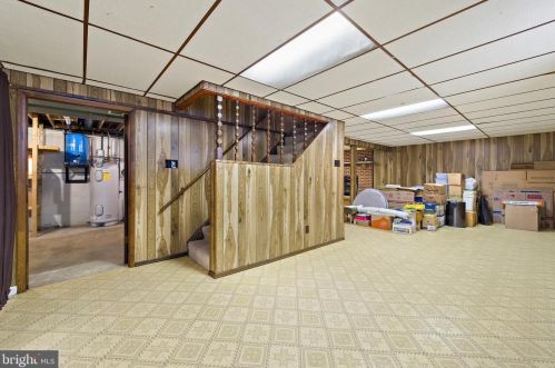 2206 Youngs Dr, Haymarket VA  20169-1534 exterior