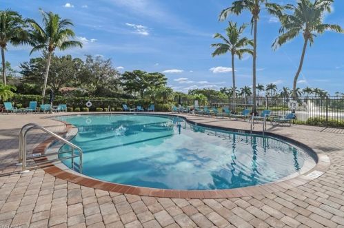 16200 Parque Ln, Naples FL  34110-2826 exterior