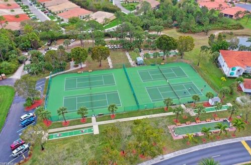 660 Luisa Ln, Naples FL  34104-9428 exterior
