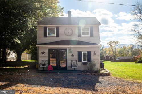515 4th St, Richmond National Battlefiel, VA 22835-1413