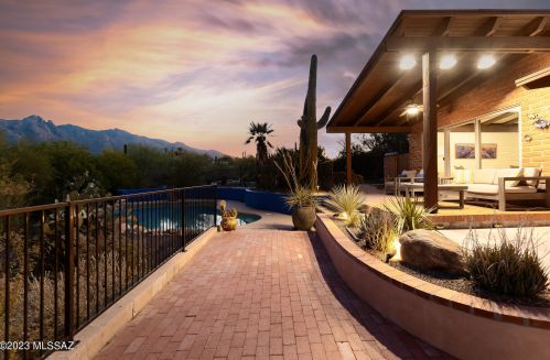 2106 Camino El Ganado, Tucson AZ  85718-4108 exterior