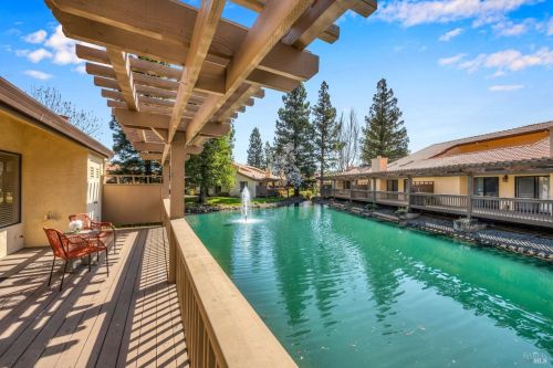 41 Fountain Grove Cir, Fairfield CA  94558-2483 exterior