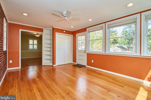 6804 Jefferson Ave, Falls Church VA  22042-1932 exterior