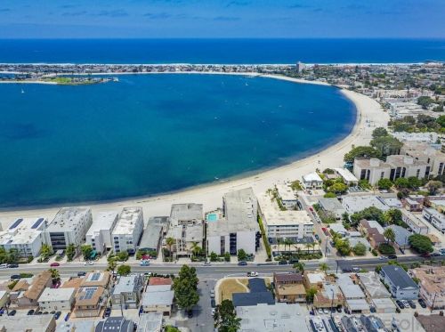 3916 Riviera Dr, San Diego CA 92109-5829 exterior