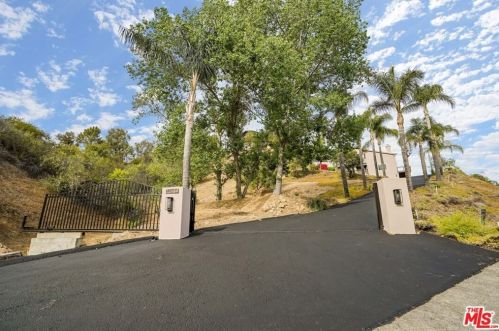 21630 Saddle Peak Rd, Topanga CA  90290-3414 exterior