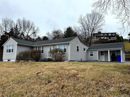 30 Fulton Dr, Groton CT  06340-2404 exterior