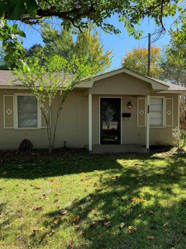 607 Dallas St, Kaufman, TX 75142-1409