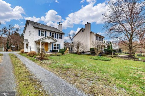 5 New Cut Rd, Round Hill, VA 20141-2424