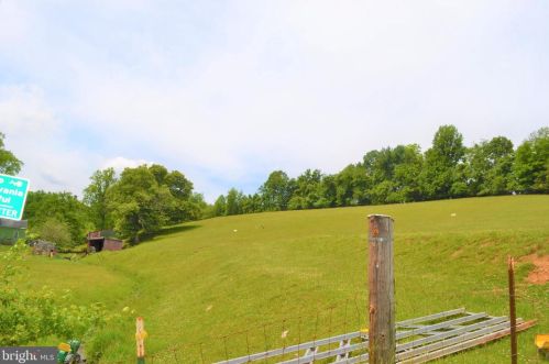 1084 Green Springs Rd, Hanover, PA 17331-8784
