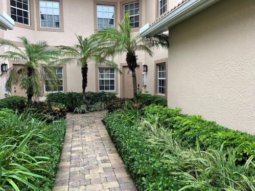9195 Michael Cir, Naples, FL 34113-1643