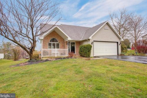 216 Callery Dr, Blandon, PA 19510-9521