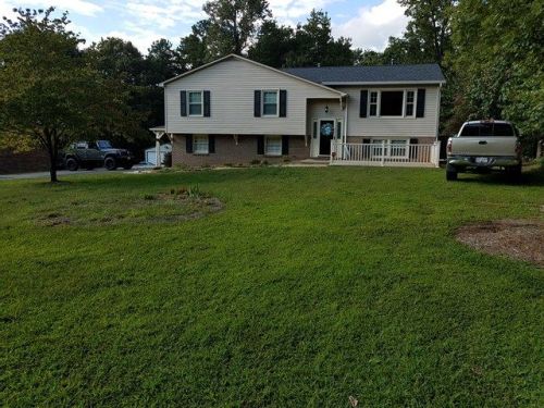 120 Woodcreek Dr, Blairs, VA 24527-1036