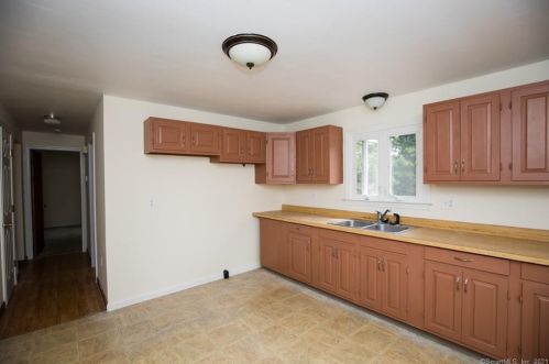 201 Gravel St, Meriden, CT 06450-4611
