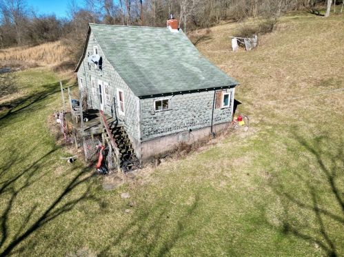 3389 Vista Valley Rd, Amity, PA 15311-1514