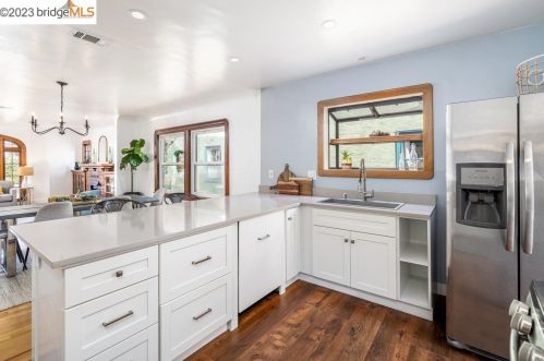 4333 Fleming Ave, Oakland, CA 94619-2529