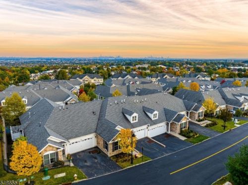 102 Quarry Dr, West Paterson NJ  07424-4255 exterior