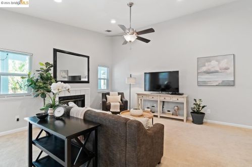 3889 Oak Grove Ct, Oakley CA  94561-4218 exterior