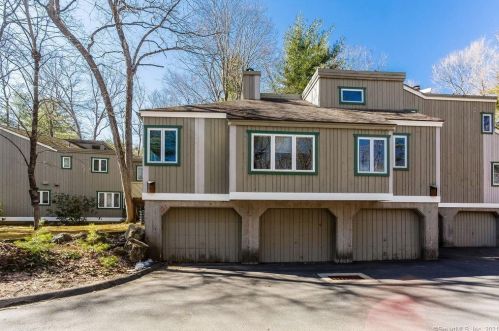 12 Byrne Ct, Farmington CT  06032-3551 exterior