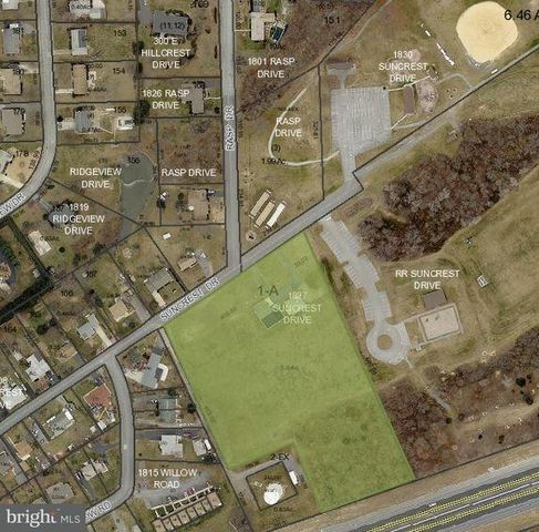 1827 Suncrest Dr, Carlisle PA  17013-1192 exterior