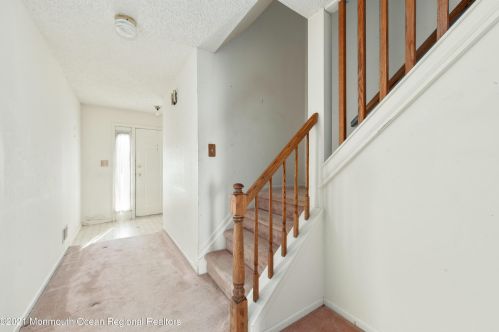 14 Stuart Dr, East Freehold, NJ 07728-5124