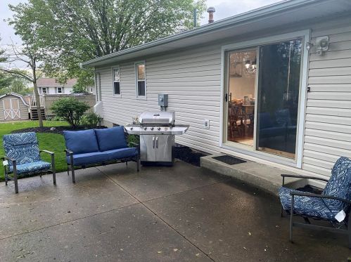 858 Crestview Dr, Bellefontaine, OH 43311-2923