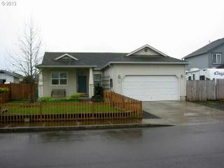 205 Canary Ave, Walker, OR 97426-9879