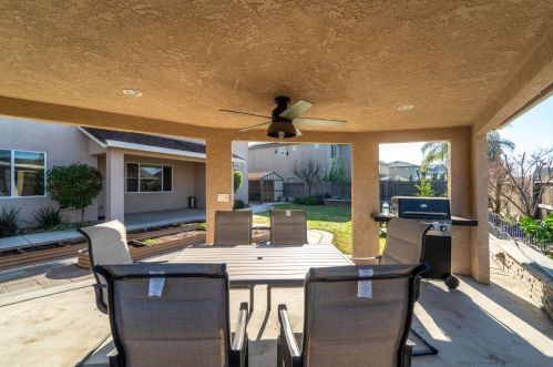 813 Golden Pond Dr, Manteca CA  95336-8284 exterior