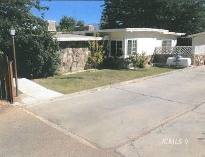 230 Tumbleweed Rd, Bishop, CA 93514-2944